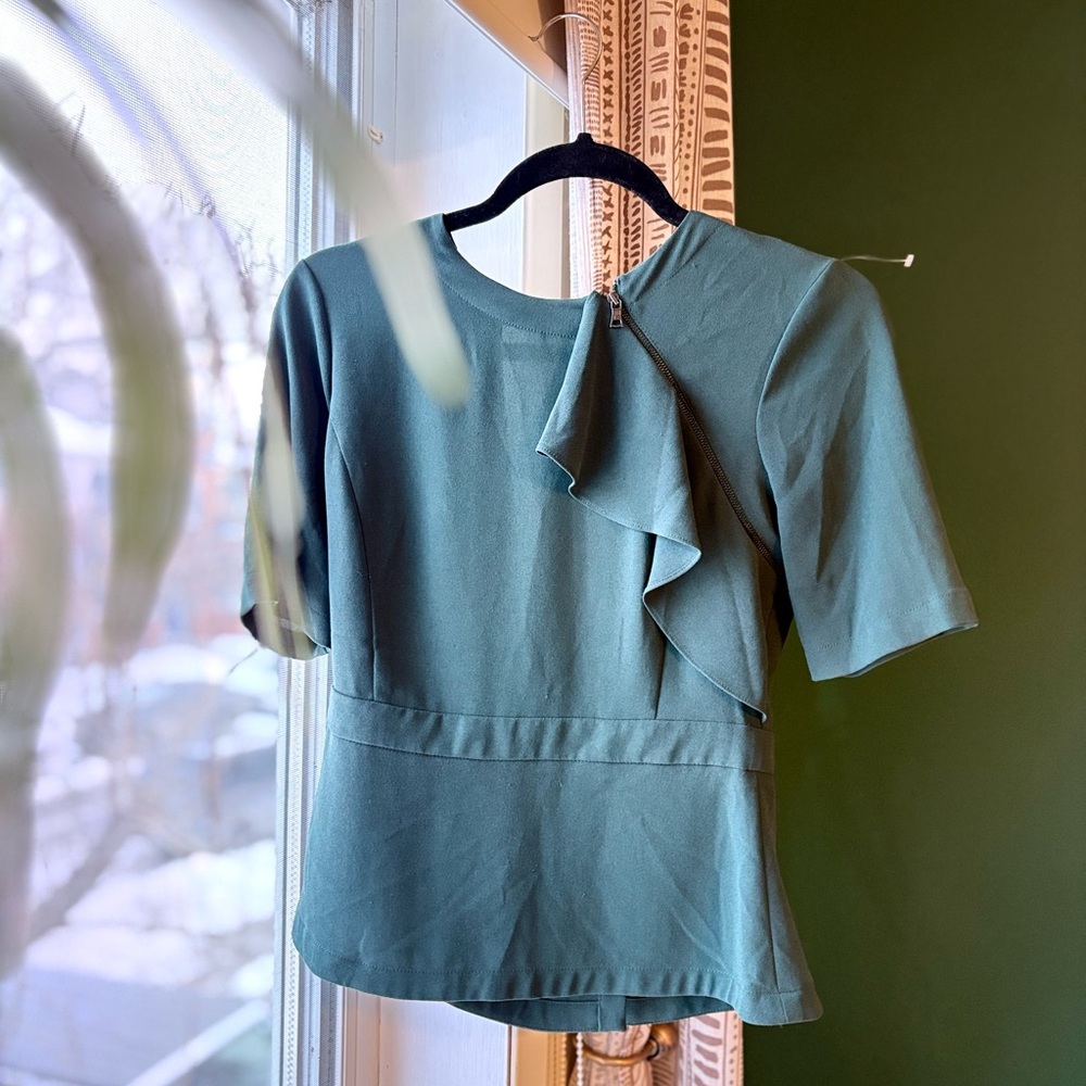 BCBG Max Azria emerald green open-back crossover top – XS